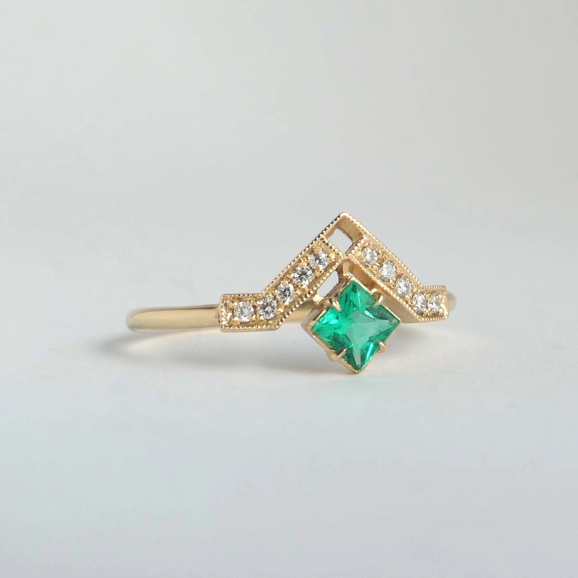 Artio Emerald Ring