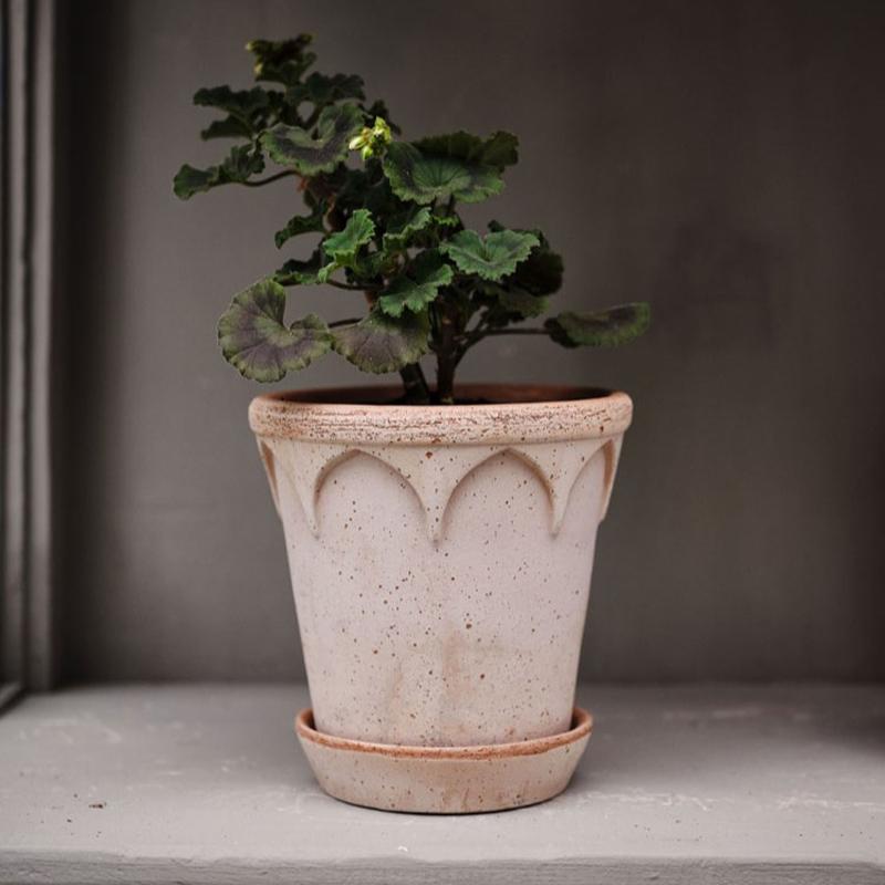 Elizabeth 4.7" Gothic Arch Pot - Rosa