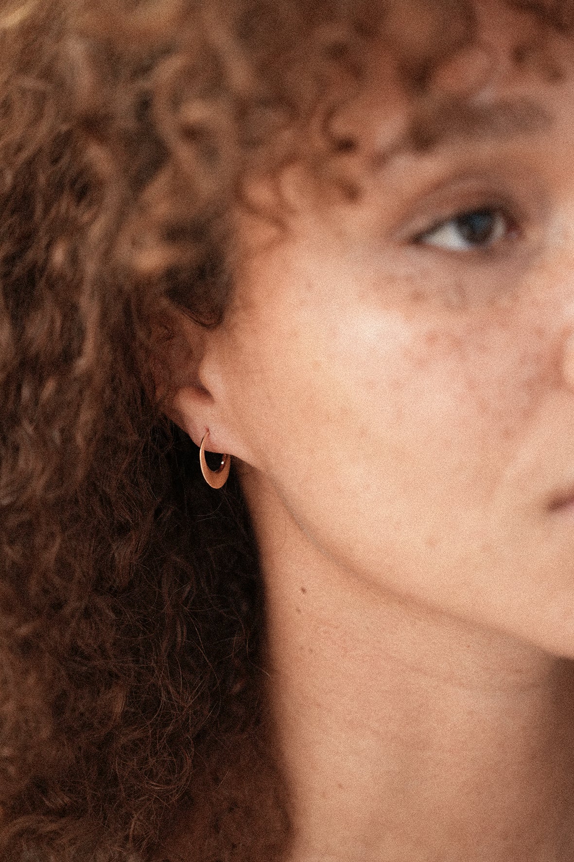 9k Pressed Round Hoops - PAIR