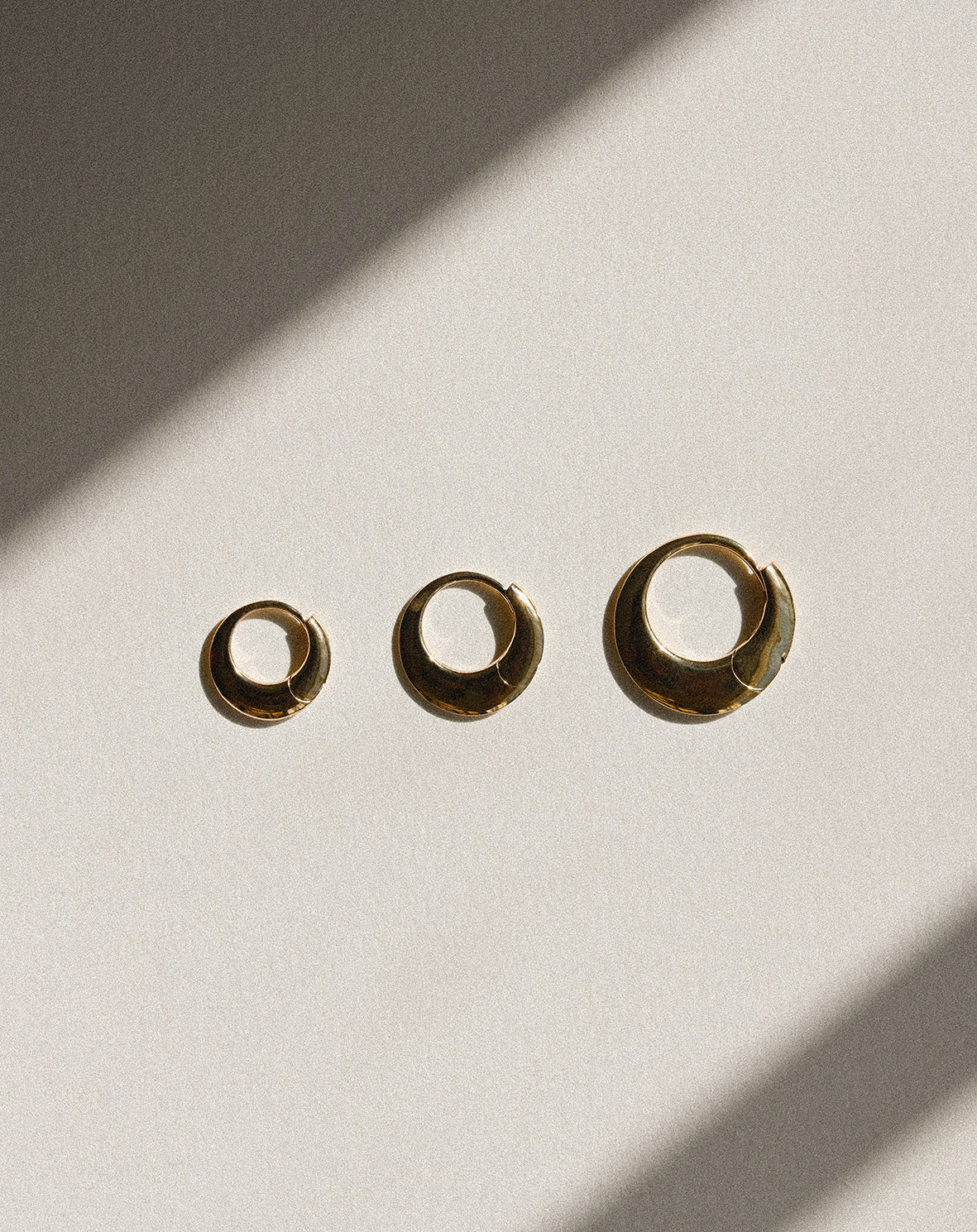 9k Pressed Round Hoops - PAIR