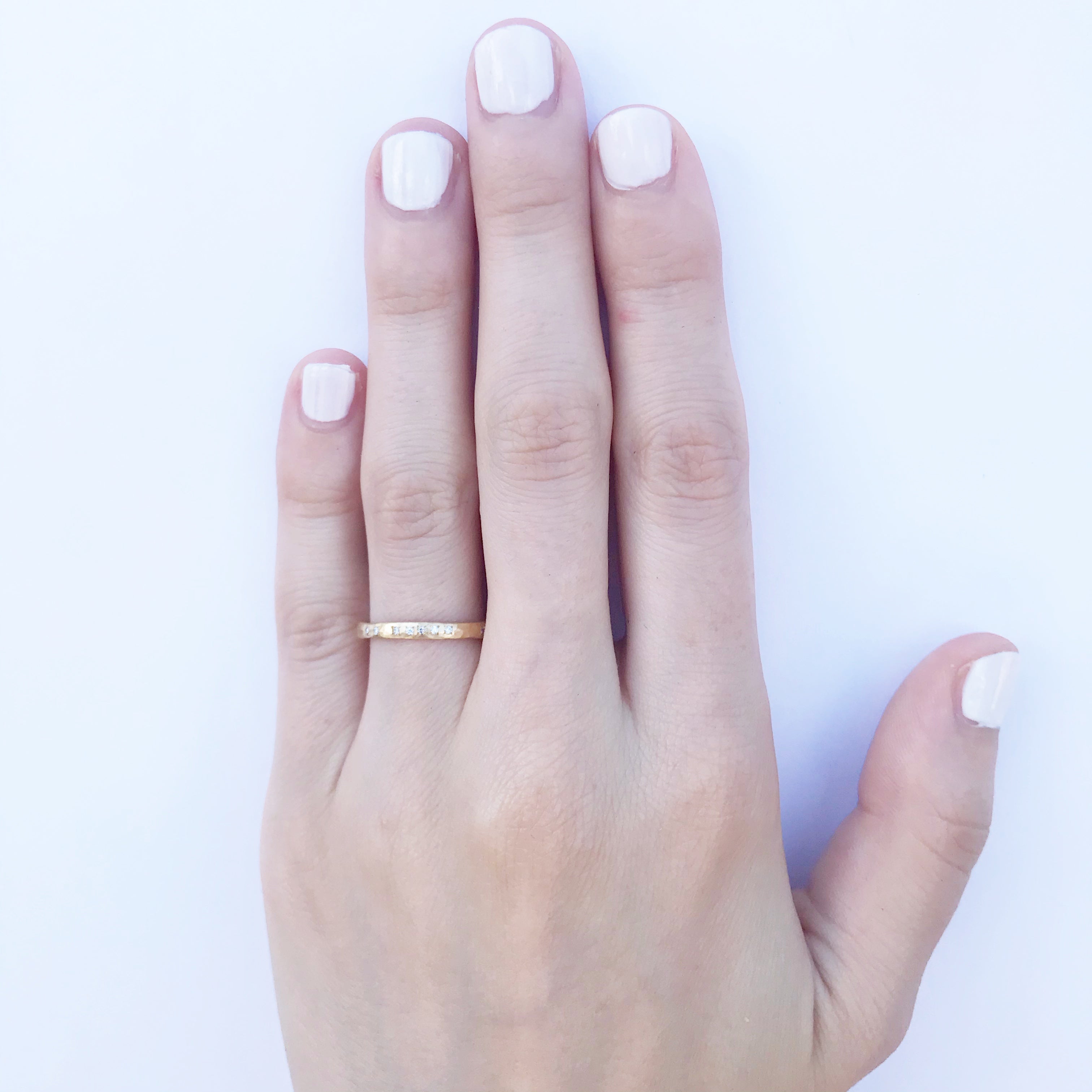 18K Hammered Sprinkle Band