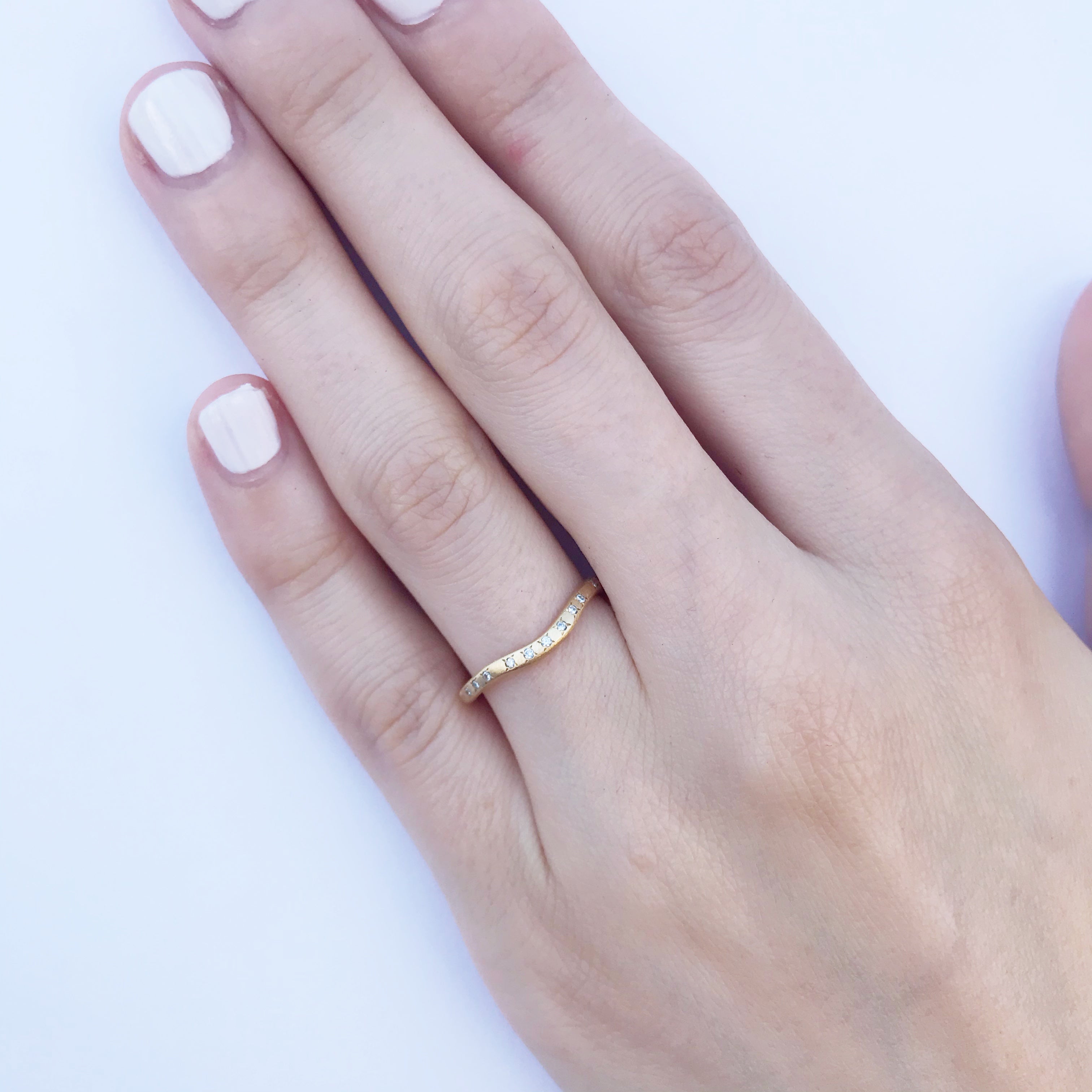 18K Diamond Contour Band