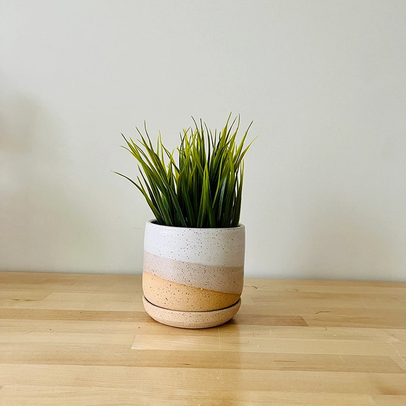 Hands On Speckled Planter + Tray - White