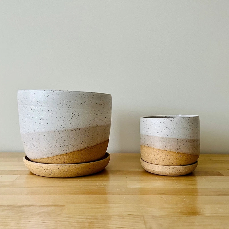 Hands On Speckled Planter + Tray - White
