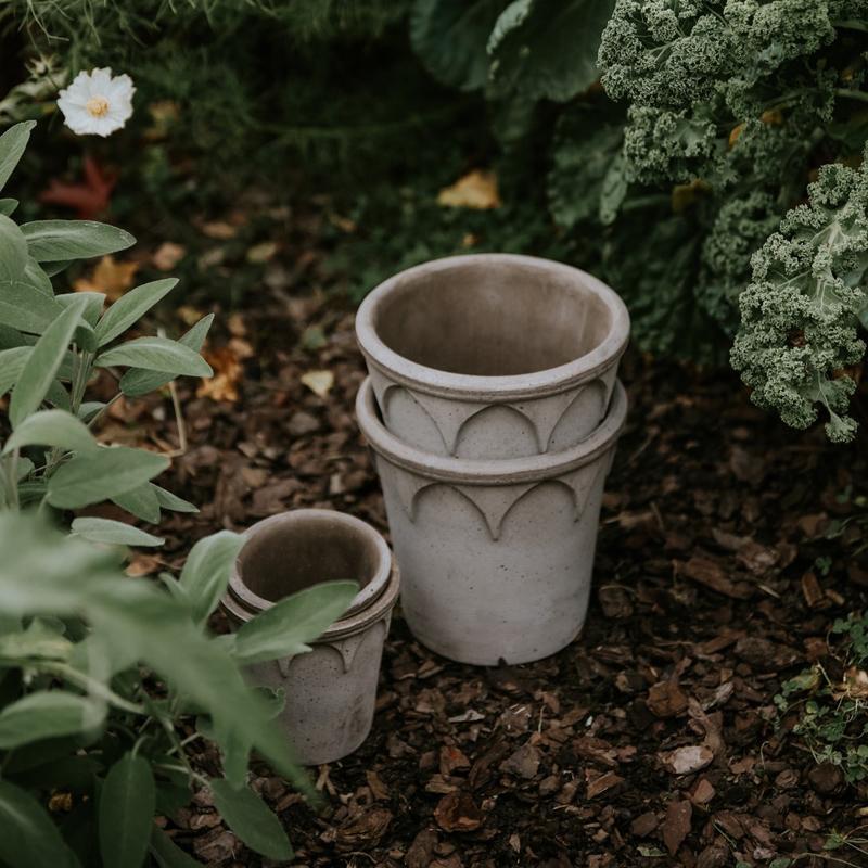 Elizabeth 4.7" Gothic Arch Pot - Grey