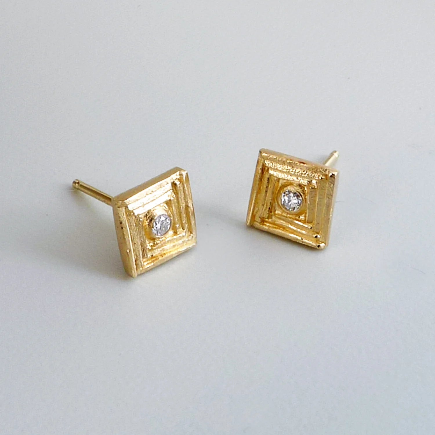 14k Square Maze Studs
