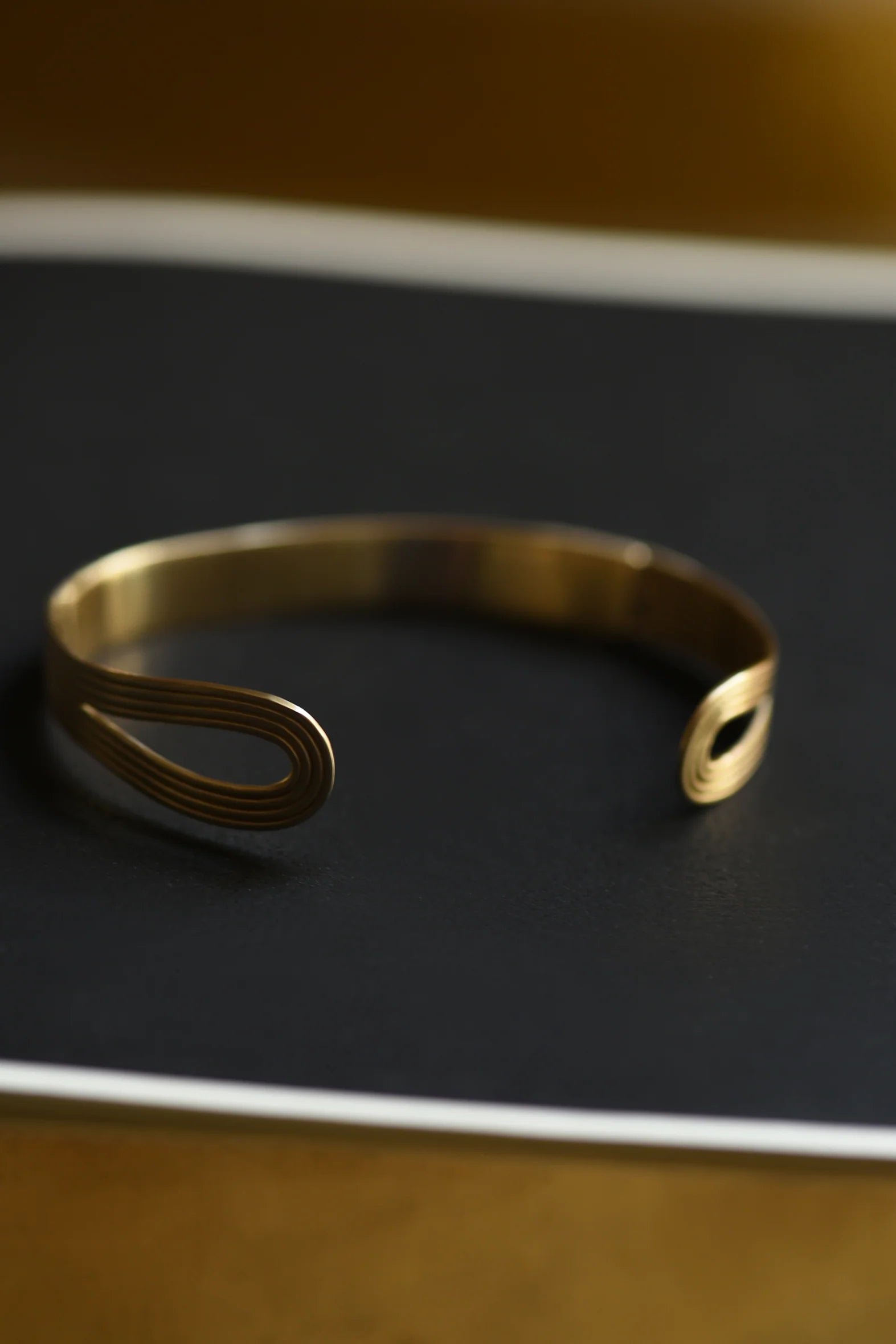 Loop Deco Cuff