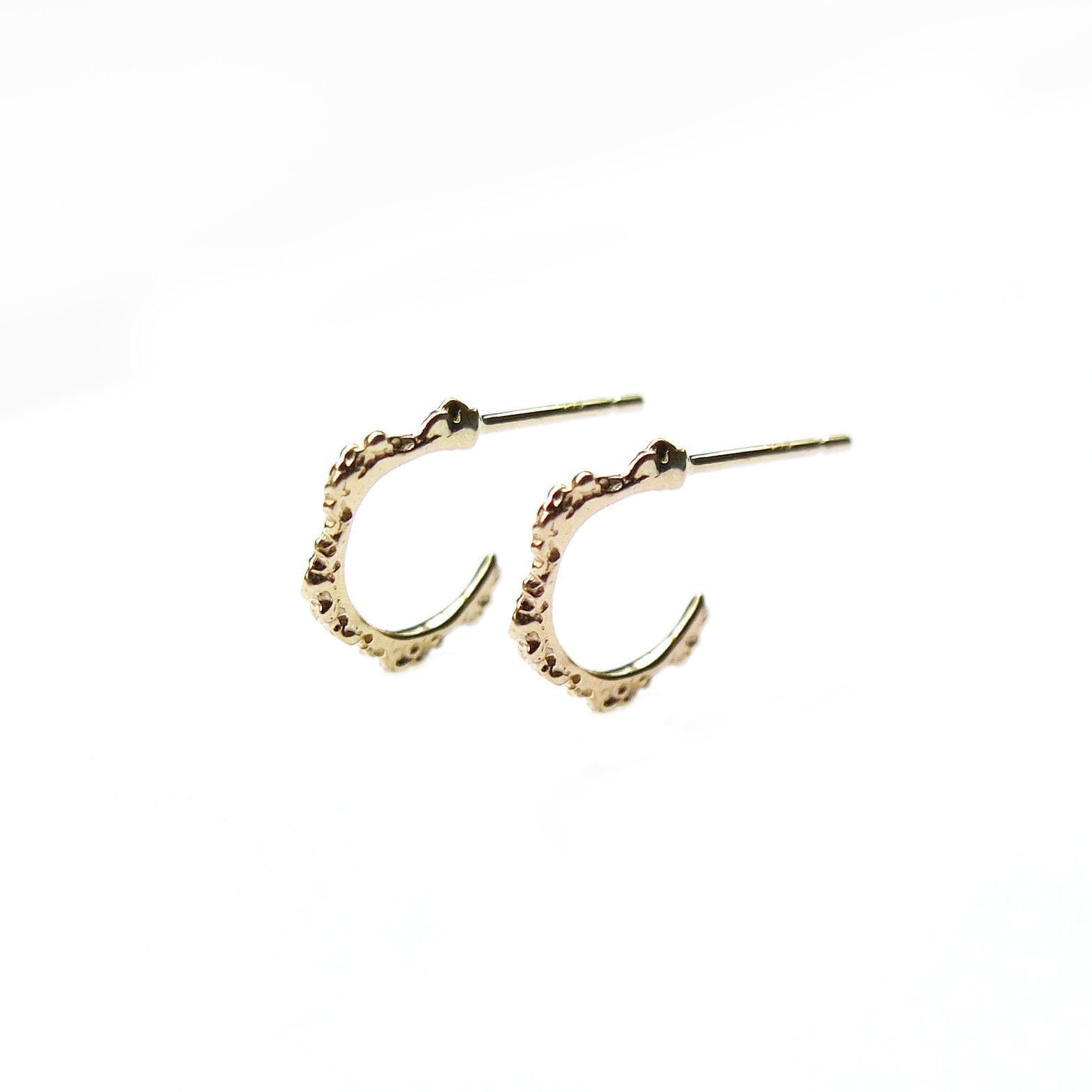14k Frilled Hoop Post Earrings