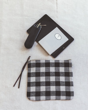 Linen "Canna" Pouch in Black Plaid