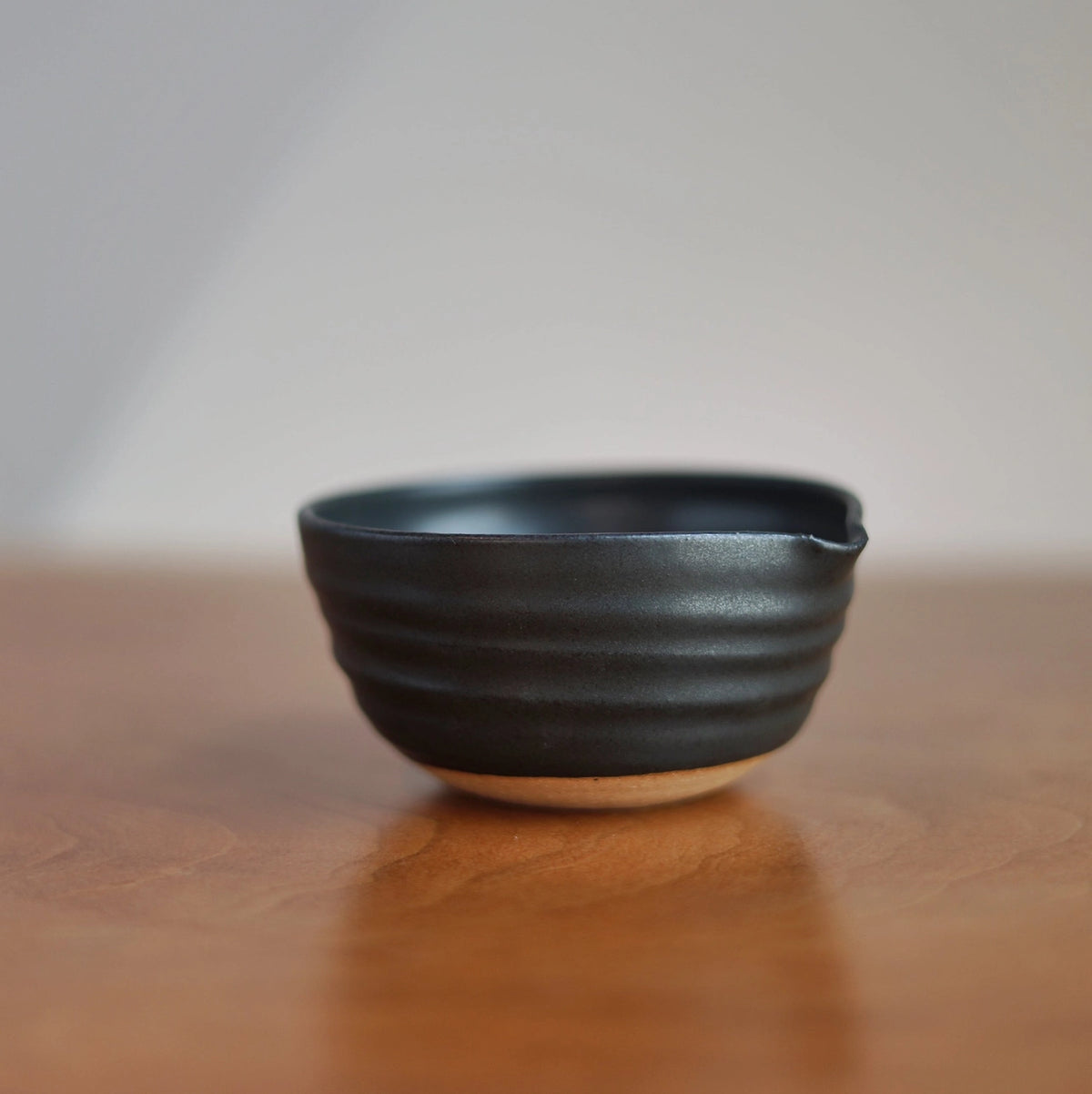 Ceramic Pouring Bowl (Small) - Black