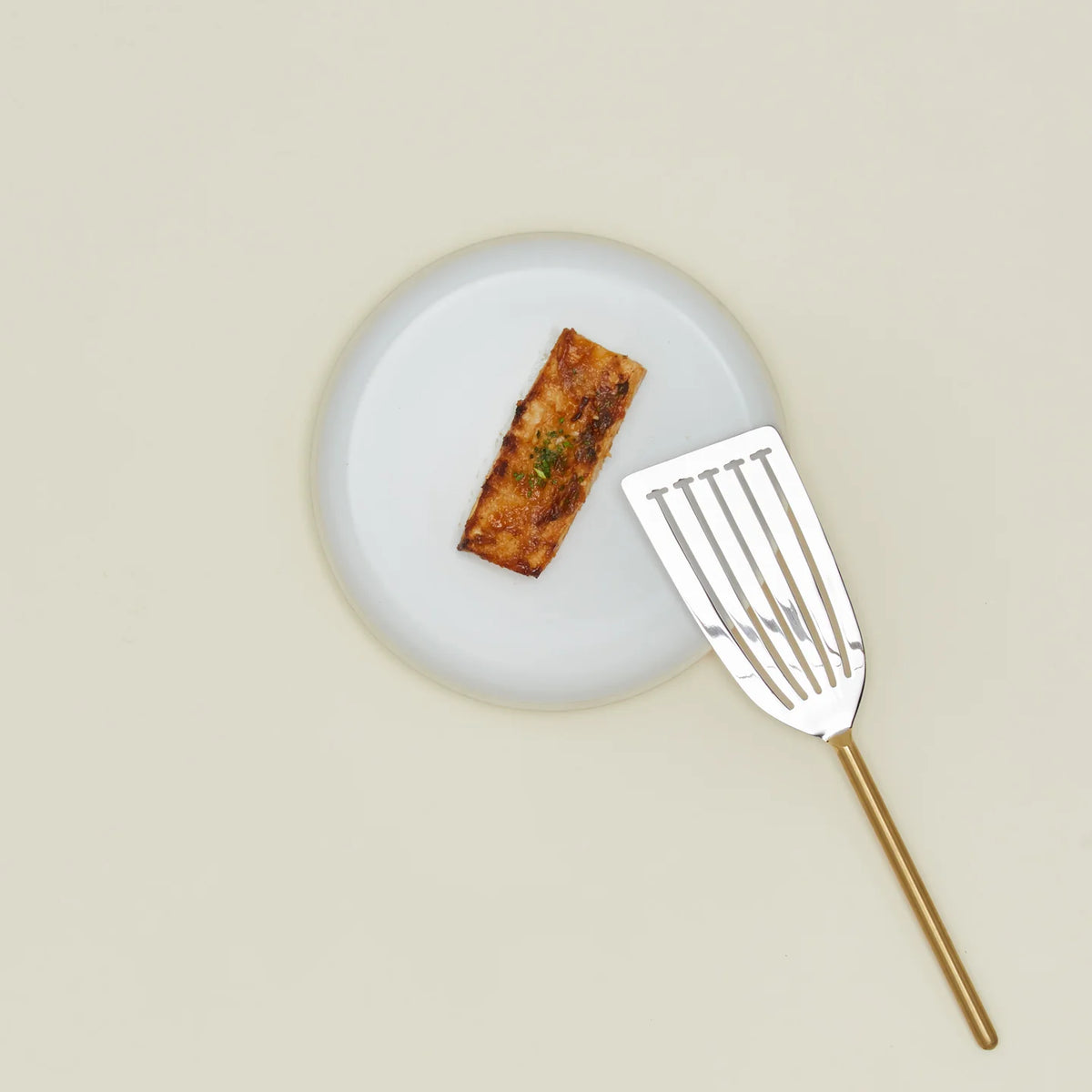 Simple Metal Fish Spatula - Brass Handle