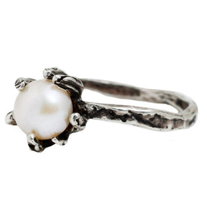 Claw Ring With White Freshwater Pearl