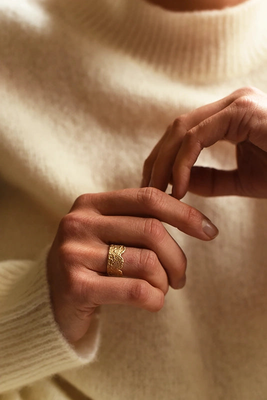 Scalloped Lace Brass Ring