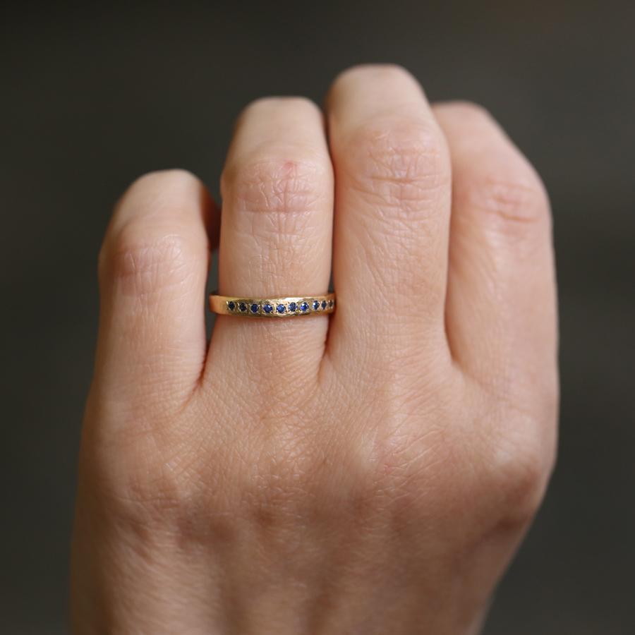 18k Blue Sapphire Band