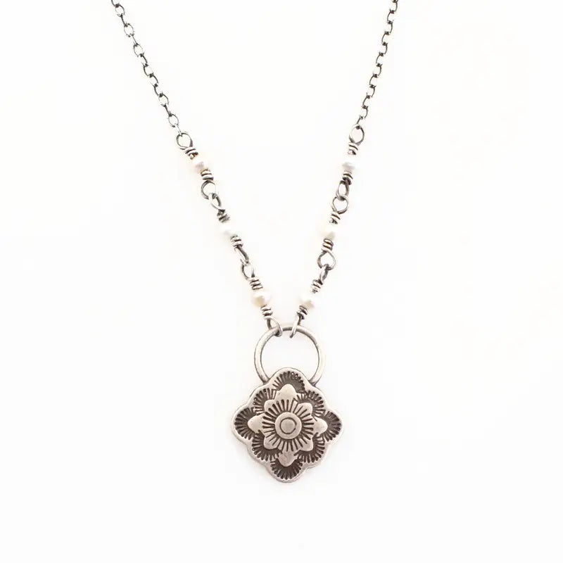 Bloom Pearl Necklace