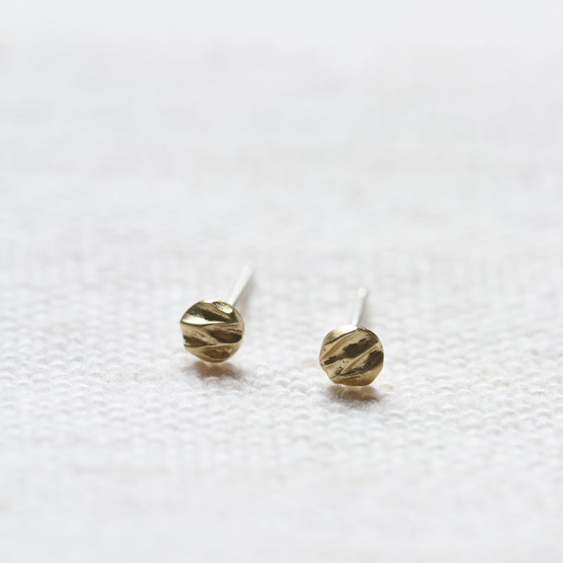 Ridged Circle Stud (Brass)