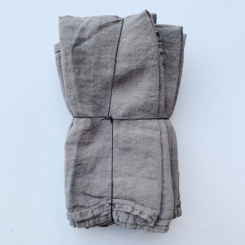 https://kestrelshop.com/cdn/shop/products/simplelinennapkins-grey_2048x.jpg?v=1642027718